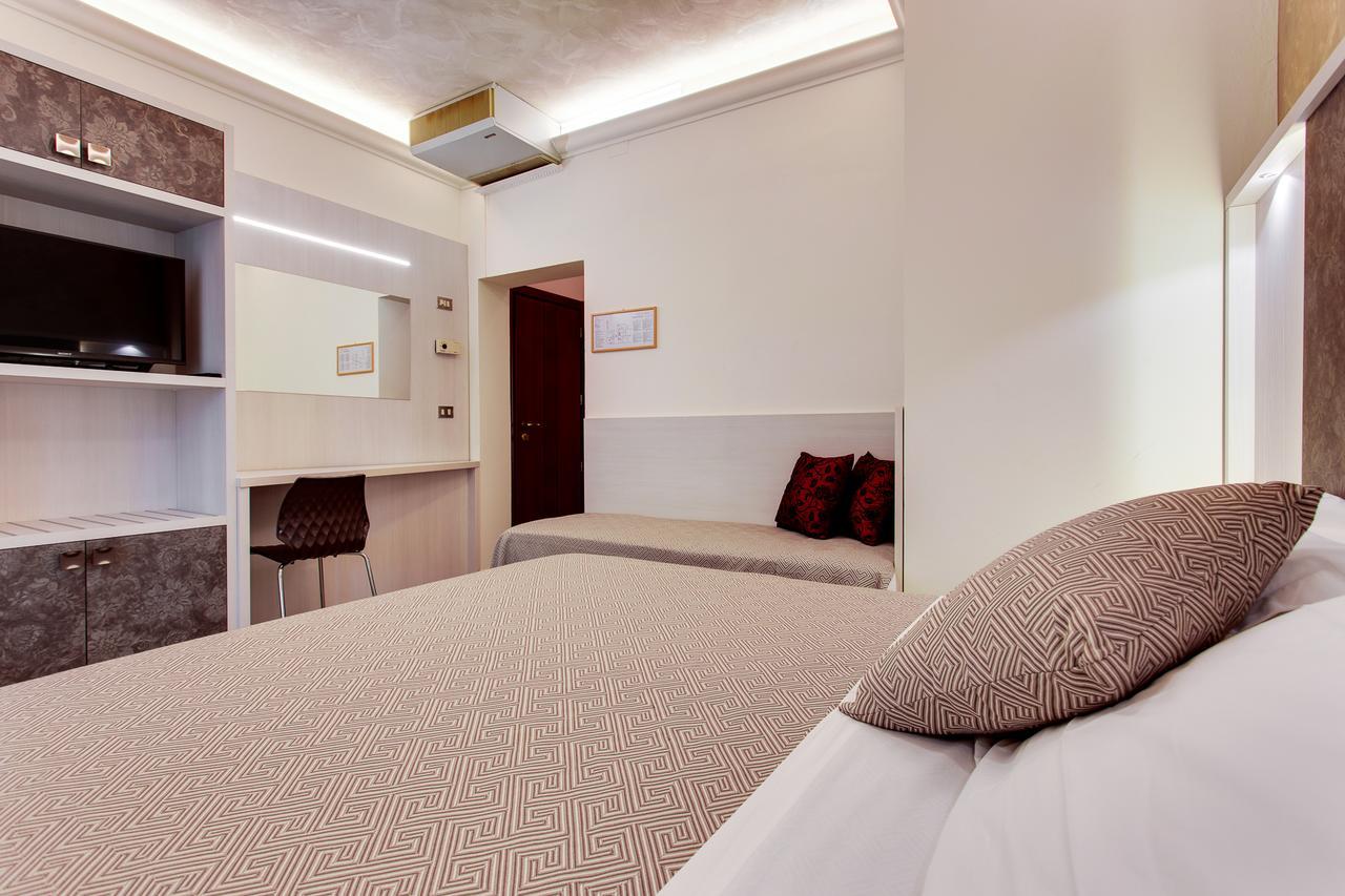 Hotel Dolcevita Cesenatico Exterior photo